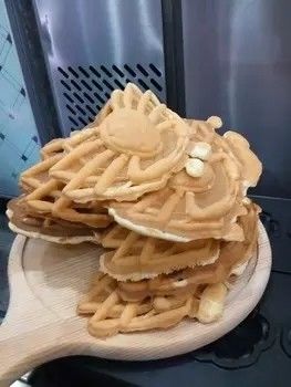 Commercial Non Stick Electric Egg Waffle Maker with Crab and Animal Shapes Cartoon 110/220 Voltage