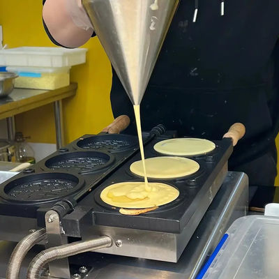 Even Heating Round Shape Waffle Machine for Retail Snack Equipment 345x610x190mm